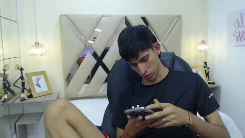 Snapshot of ferphoenix_ chatting on 03/11/25, 03:16 FER PHOENIX online show from 03/11/25, 03:16