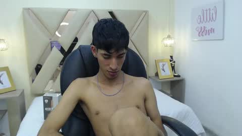 Snapshot of ferphoenix_ chatting on 03/11/25, 06:21 FER PHOENIX online show from 03/11/25, 06:21