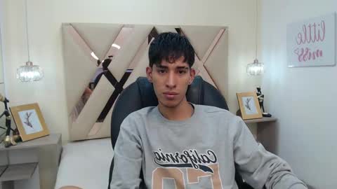 Snapshot of ferphoenix_ chatting on 03/12/25, 04:08 FER PHOENIX online show from 03/12/25, 04:08