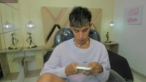 Snapshot of ferphoenix_ chatting on 10/08/25, 03:04 FER PHOENIX online show from 10/08/25, 03:04