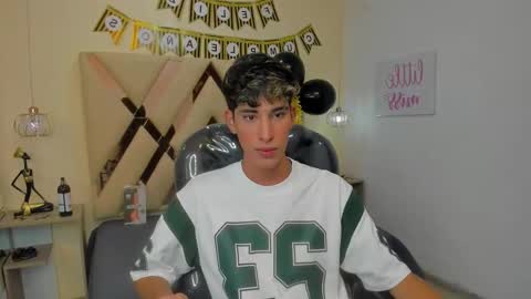 Snapshot of ferphoenix_ chatting on 10/19/25, 03:29 FER PHOENIX online show from 10/19/25, 03:29