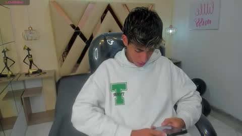 Snapshot of ferphoenix_ chatting on 10/21/25, 03:29 FER PHOENIX online show from 10/21/25, 03:29