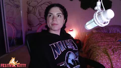 Snapshot of festivalkittycici chatting on 01/08/25, 05:37 CiCi online show from 01/08/25, 05:37