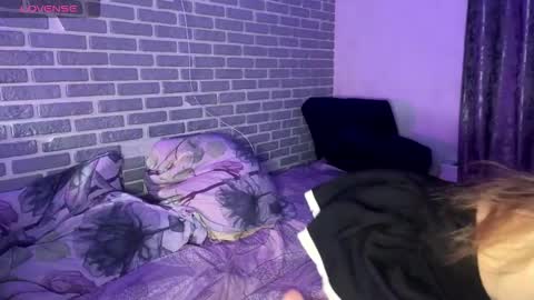 Tina and Tomas online show from 10/02/25, 02:13