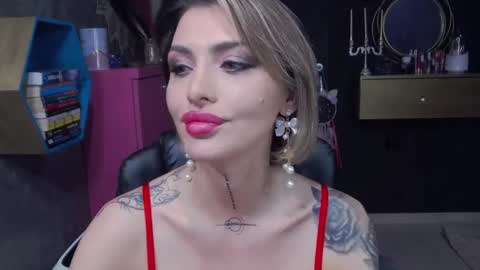 Snapshot of fetishsarah chatting on 12/19/24, 06:01 Sarah online show from 12/19/24, 06:01