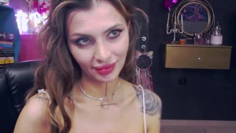 Snapshot of fetishsarah chatting on 03/11/25, 10:42 Sarah online show from 03/11/25, 10:42