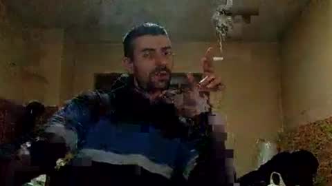 Snapshot of fffjj021 chatting on 12/17/24, 02:01 Raised in 90s online show from 12/17/24, 02:01