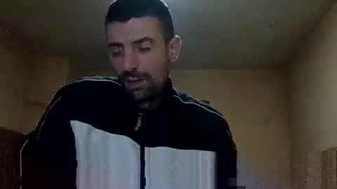 Snapshot of fffjj021 chatting on 12/17/24, 05:07 Raised in 90s online show from 12/17/24, 05:07