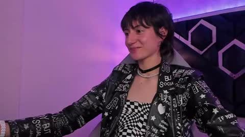   online show from 01/03/25, 12:33