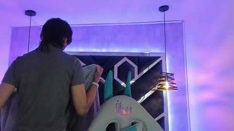   online show from 01/04/25, 12:05