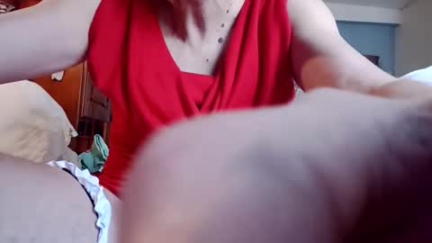 Snapshot of fifi010203 chatting on 10/30/25, 01:12 fifi010203 online show from 10/30/25, 01:12