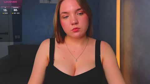Snapshot of fififlower chatting on 03/25/26, 04:24 Rebecca online show from 03/25/26, 04:24