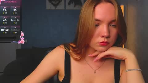Snapshot of fififlower chatting on 04/05/26, 04:15 Rebecca online show from 04/05/26, 04:15
