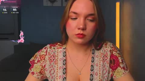 Snapshot of fififlower chatting on 04/08/26, 04:18 Rebecca online show from 04/08/26, 04:18