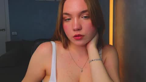 Snapshot of fififlower chatting on 04/09/26, 04:34 Rebecca online show from 04/09/26, 04:34