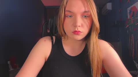Snapshot of fififlower chatting on 05/12/26, 05:32 Rebecca online show from 05/12/26, 05:32