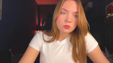 Snapshot of fififlower chatting on 05/16/26, 05:23 Rebecca online show from 05/16/26, 05:23