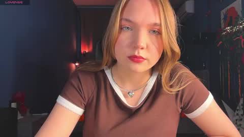 Snapshot of fififlower chatting on 05/17/26, 05:09 Rebecca online show from 05/17/26, 05:09