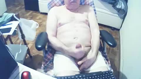 Snapshot of filhober chatting on 10/17/25, 12:36 filhober online show from 10/17/25, 12:36