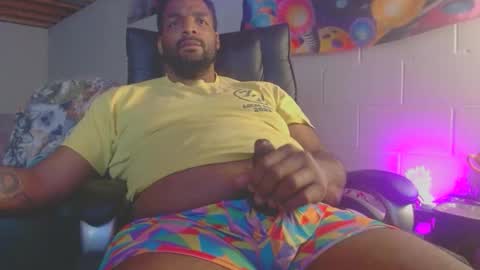 Snapshot of filisdude chatting on 11/15/25, 06:44 frank online show from 11/15/25, 06:44