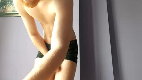 Snapshot of fillipsondon chatting on 12/23/25, 10:46 Whitechocolate online show from 12/23/25, 10:46