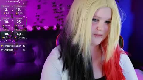 Snapshot of fillisfire chatting on 10/08/25, 04:37 - online show from 10/08/25, 04:37