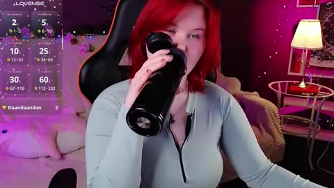 Snapshot of fillisfire chatting on 10/17/25, 04:31 - online show from 10/17/25, 04:31