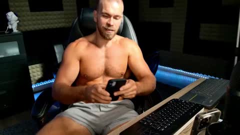 Snapshot of finch93 chatting on 09/14/25, 03:44 Nick online show from 09/14/25, 03:44