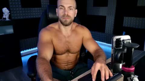 Snapshot of finch93 chatting on 09/17/25, 02:02 Nick online show from 09/17/25, 02:02