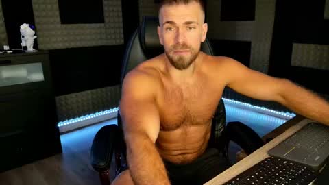 Snapshot of finch93 chatting on 10/15/25, 05:35 Nick online show from 10/15/25, 05:35