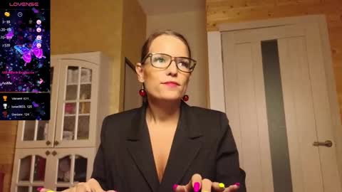 Lady online show from 10/24/25, 10:06