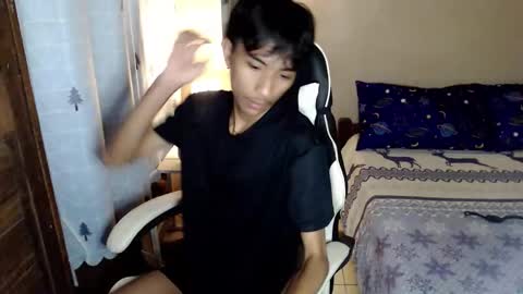 fineboii_rey18 online show from 10/29/25, 04:09