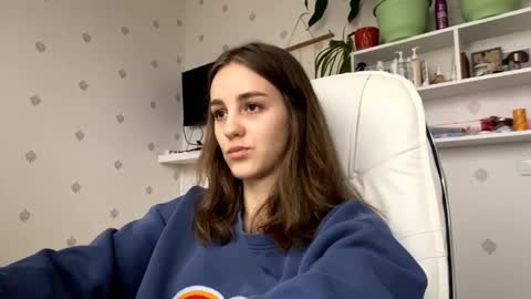 Snapshot of fionapiccard chatting on 11/21/25, 12:15 Keite wanna play Meow online show from 11/21/25, 12:15