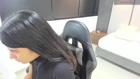 Snapshot of fiorella18_ chatting on 10/22/25, 07:13 F I O R E L L A  online show from 10/22/25, 07:13