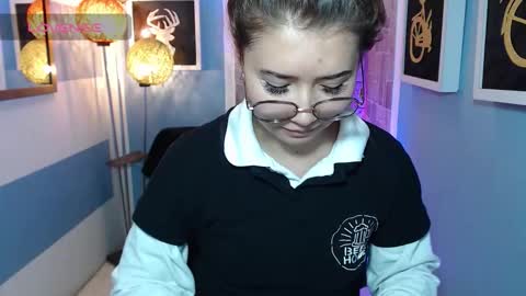 Snapshot of fiorellaa_delsd chatting on 09/15/25, 03:45 Fiorellaa online show from 09/15/25, 03:45