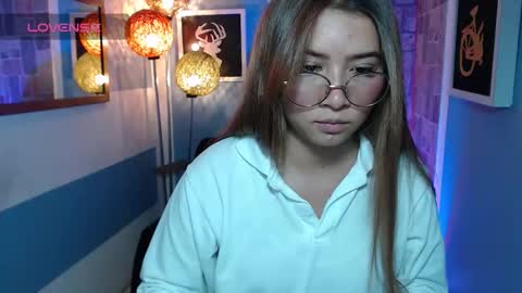 Snapshot of fiorellaa_delsd chatting on 09/23/25, 04:32 Fiorellaa online show from 09/23/25, 04:32