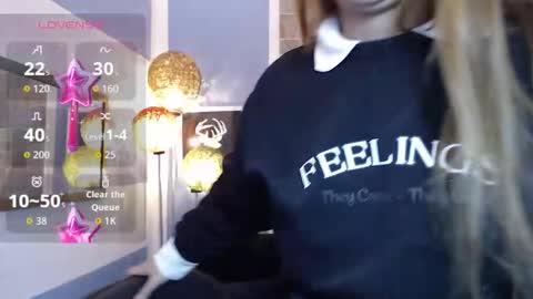 Snapshot of fiorellaa_delsd chatting on 10/21/25, 03:02 Fiorellaa online show from 10/21/25, 03:02