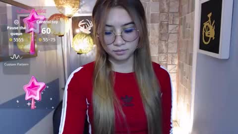 Snapshot of fiorellaa_delsd chatting on 10/23/25, 03:22 Fiorellaa online show from 10/23/25, 03:22