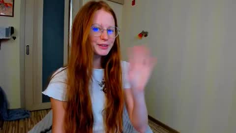 fire_luna online show from 09/30/25, 06:18