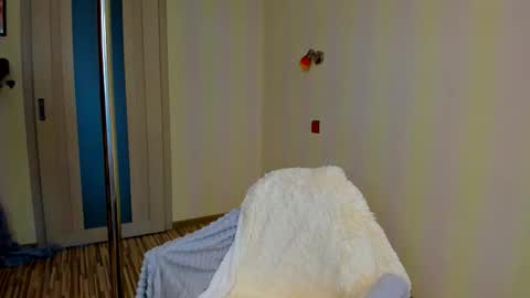 fire_luna online show from 10/12/25, 06:56