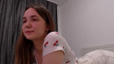 fireflies_fly_ online show from 11/04/25, 07:57