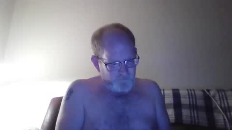 Snapshot of fishingaroundforanything chatting on 02/23/25, 01:46 Hercomeonmyface online show from 02/23/25, 01:46