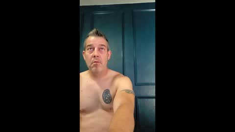 Snapshot of fitdaddylove chatting on 04/20/26, 02:42 FitDaddy online show from 04/20/26, 02:42