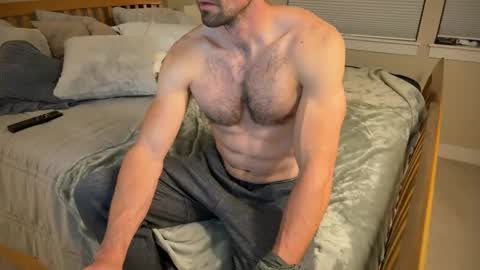 Snapshot of fitfunweird chatting on 11/16/25, 02:39 fitfunweird online show from 11/16/25, 02:39