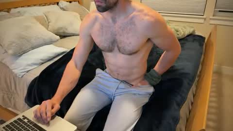 Snapshot of fitfunweird chatting on 12/03/25, 01:35 fitfunweird online show from 12/03/25, 01:35