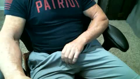 Snapshot of fitguy40 chatting on 11/29/25, 09:29 fitguy40 online show from 11/29/25, 09:29