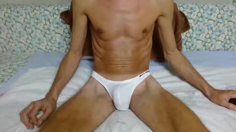 Snapshot of fithotguy90 chatting on 09/13/25, 04:40 Luis online show from 09/13/25, 04:40