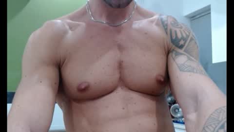 Snapshot of fitness1989 chatting on 09/23/25, 06:33 fitness1989 online show from 09/23/25, 06:33