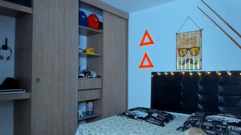 Elias Valencia online show from 01/29/25, 01:16