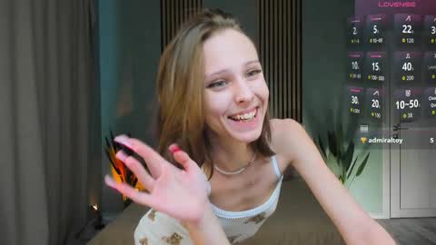 im Linda please give me thumbs up online show from 10/30/25, 03:19